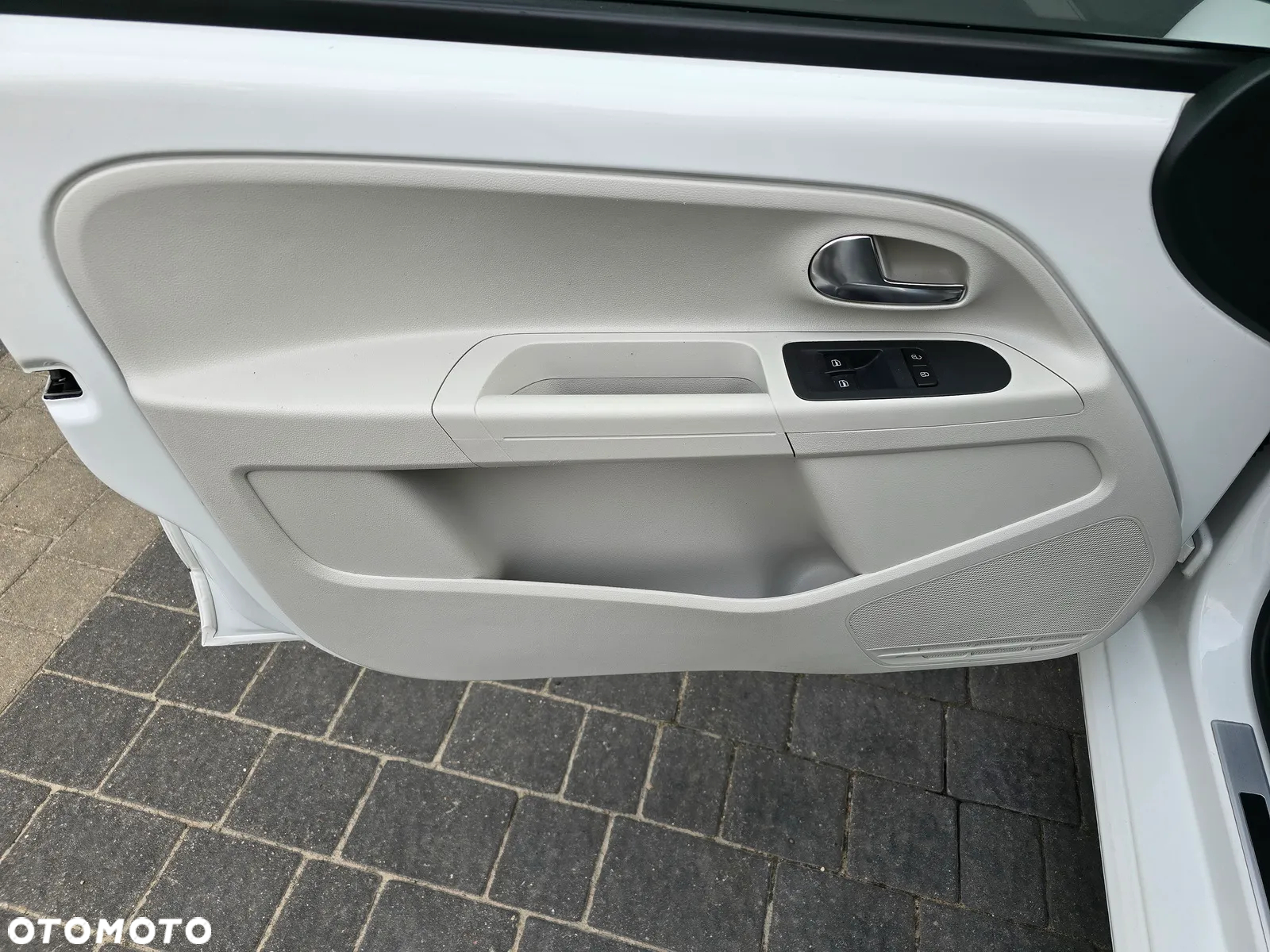 Volkswagen up! 1.0 beats - 17