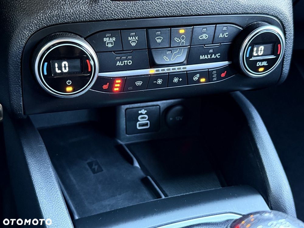 Ford Focus 1.0 EcoBoost Hybrid ST-LINE DESIGN - 30