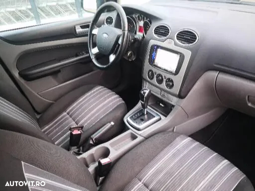 Ford Focus 2.0 TDCi DPF Aut. Style - 7