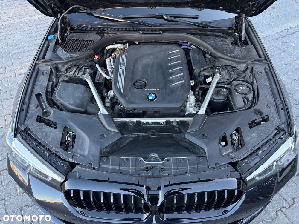 BMW Seria 5 530d xDrive mHEV - 20
