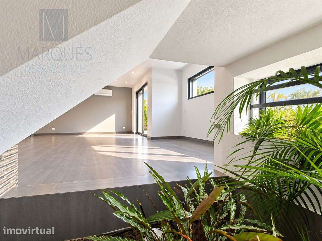 Moradia T4 com piscina na Quinta de Valadares - Grande imagem: 4/31