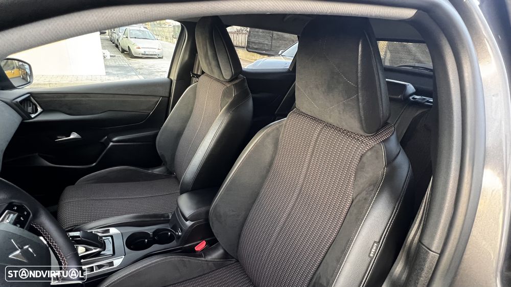 DS DS3 Crossback PureTech 130 Aut. PERFORMANCE LINE + - 42