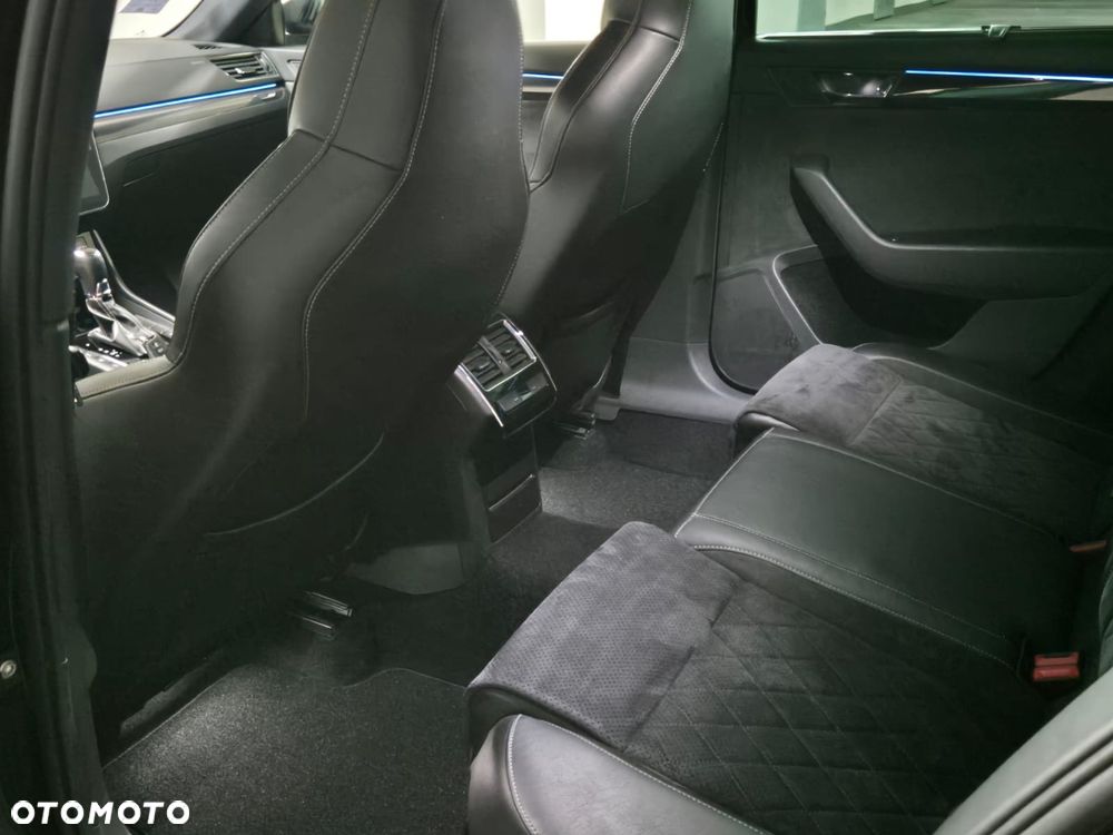 Skoda Superb 2.0 TDI SCR Sportline DSG - 8