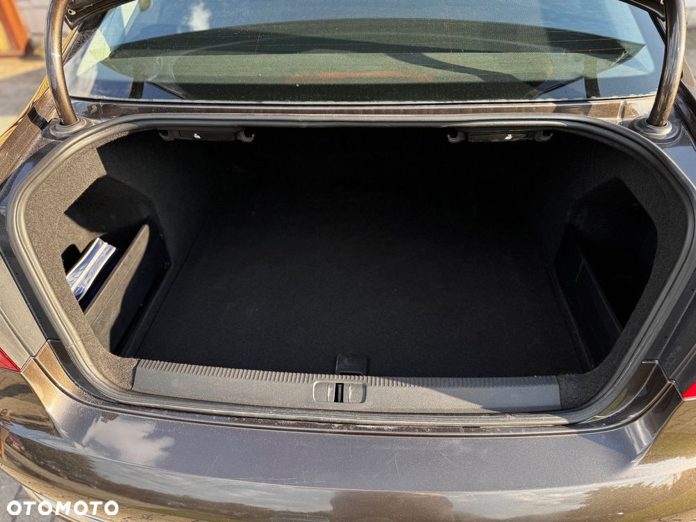 Volkswagen Passat 2.0 TDI Comfortline DSG - 32