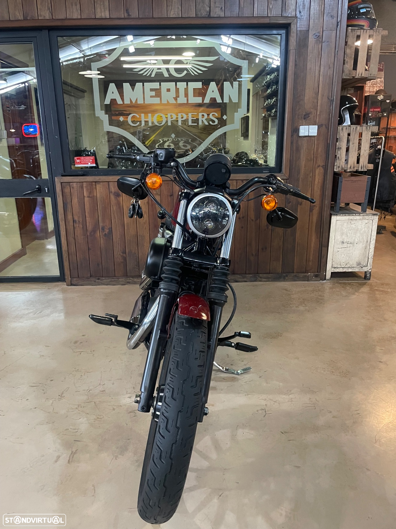 Harley-Davidson 883 Iron - 2