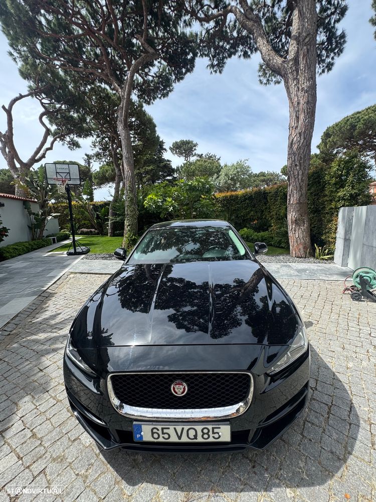 Jaguar XE 20t Prestige - 1