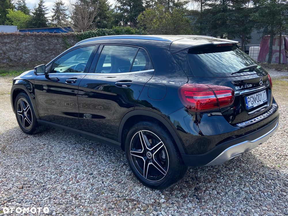 Mercedes-Benz GLA - 9