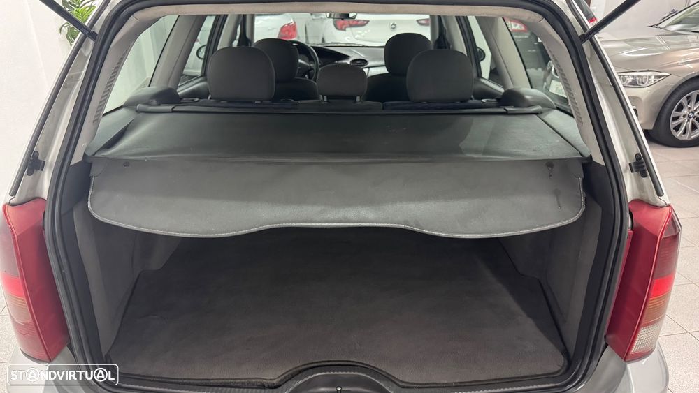 Ford Focus SW 1.8 TDdi Ghia - 30