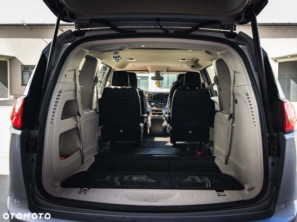 Chrysler Pacifica - 15