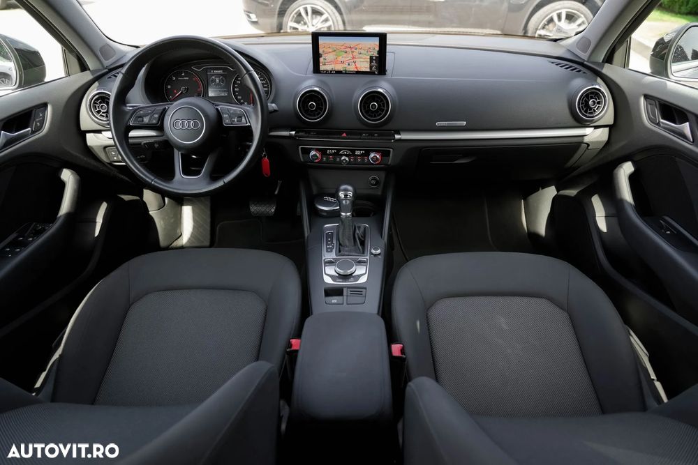 Audi A3 2.0 TDI Stronic Ambiente - 11