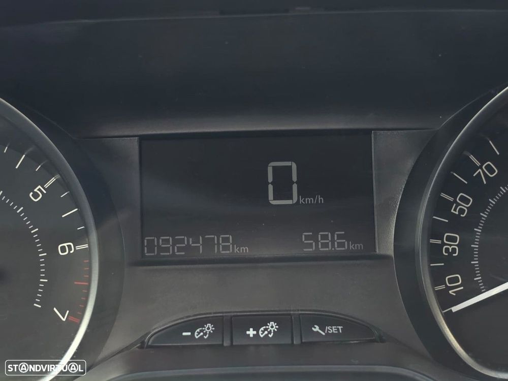 Peugeot 208 1.2 PureTech Signature - 22