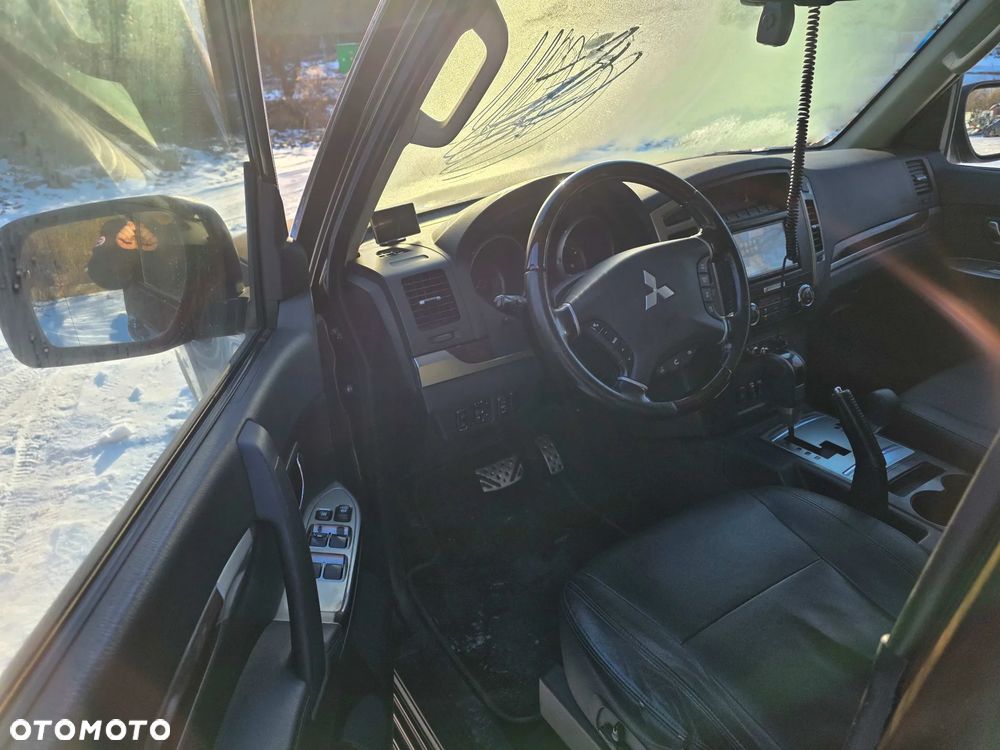 Mitsubishi Pajero 3.2 DI-D Automatik Diamant Edition - 10