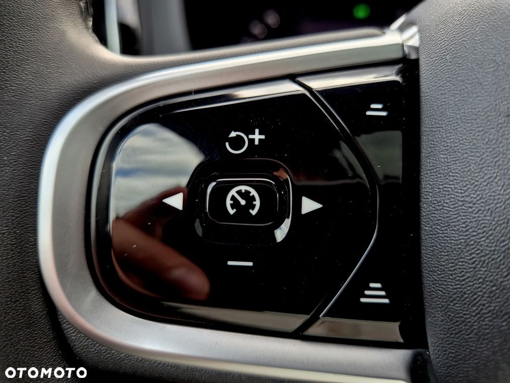 Volvo XC 60 T8 AWD Recharge Plus Dark - 28