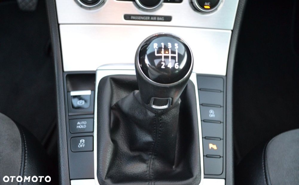 Volkswagen Passat - 25
