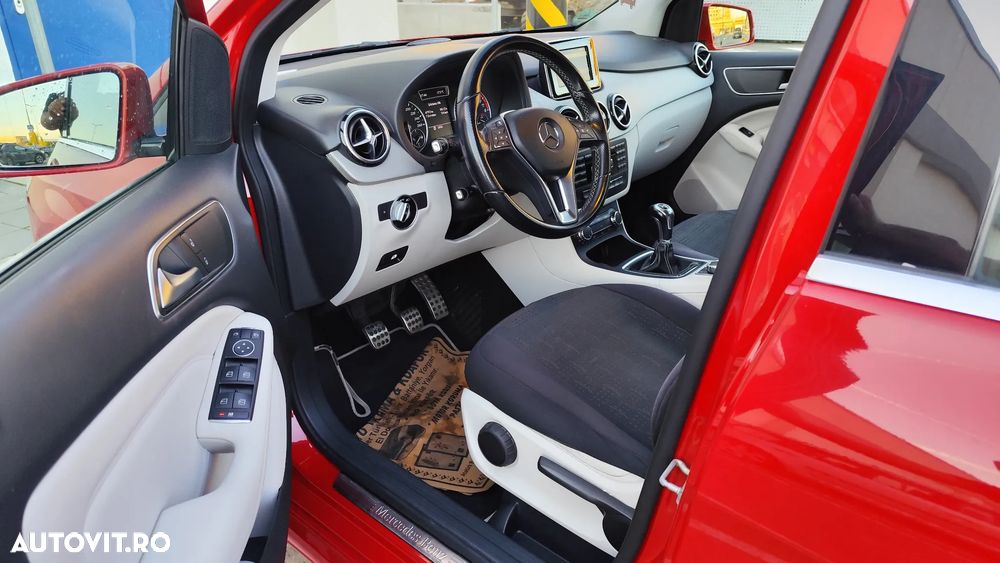 Mercedes-Benz B 200 2012 photo 3