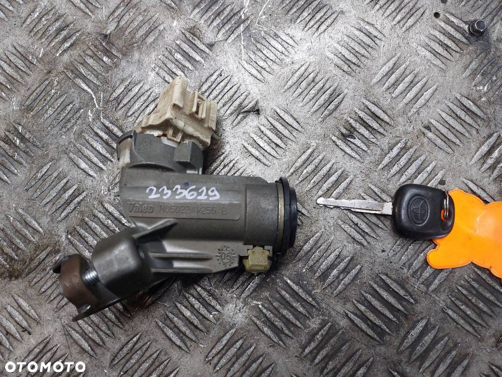 STACYJKA Z KLUCZYKIEM TOYOTA YARIS II N0502241 - 1