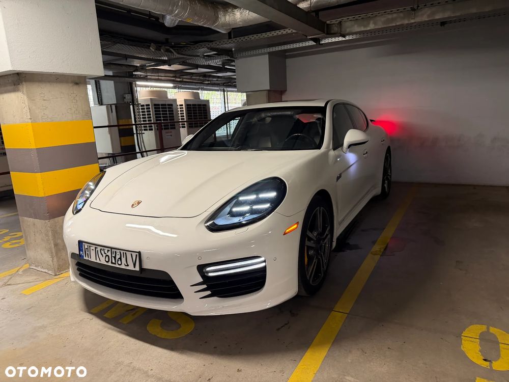Porsche Panamera GTS PDK - 1