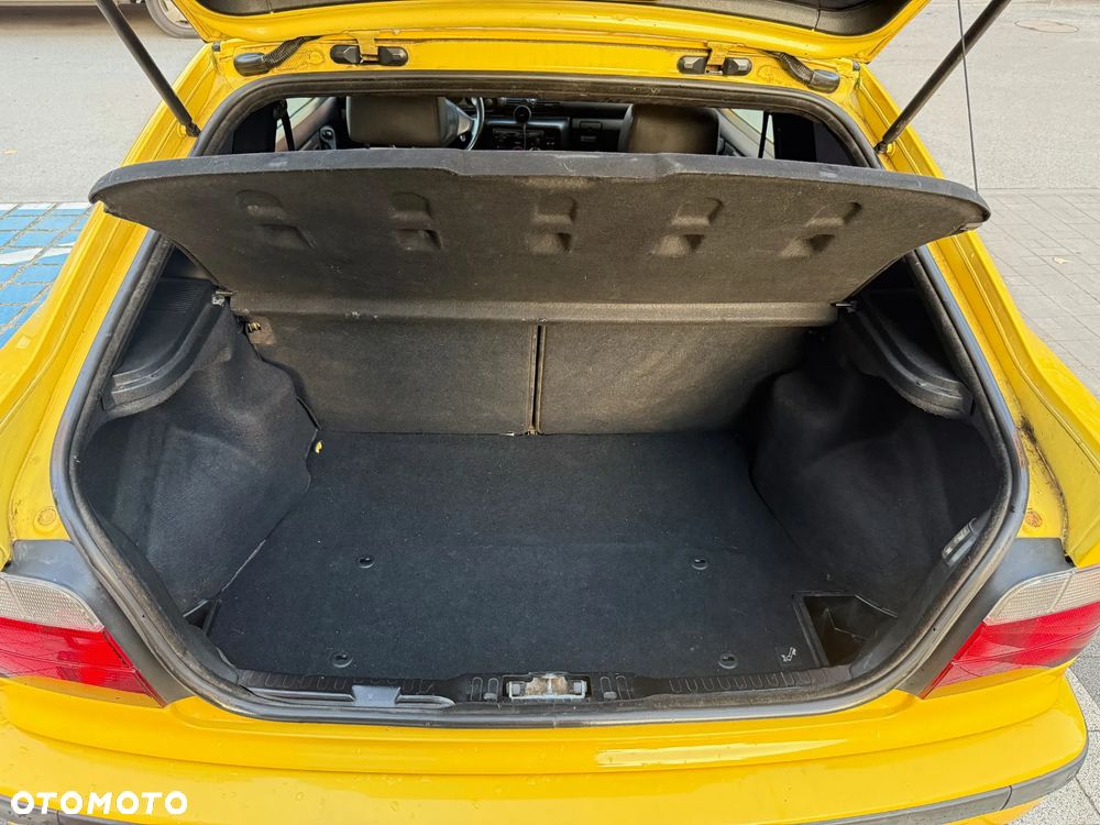 BMW Seria 3 323i - 9