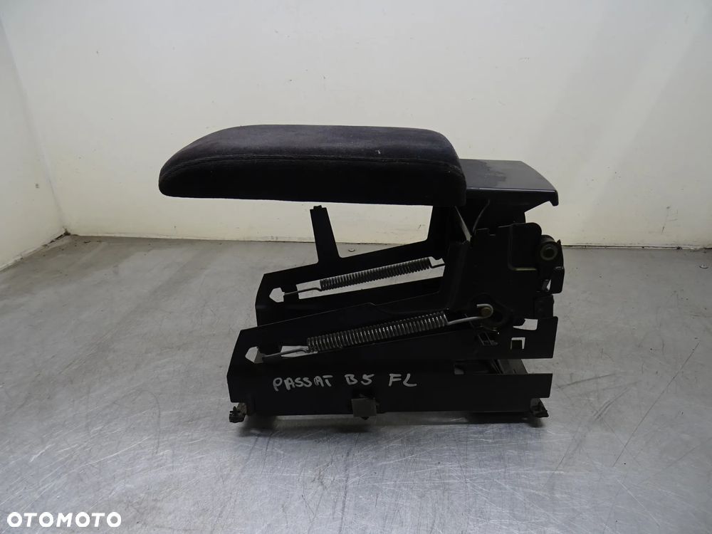 PASSAT B5 FL SEDAN 1.9TDI PODŁOKIETNIK - 1