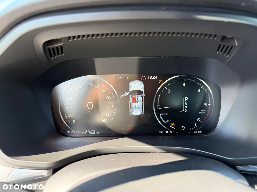 Volvo XC 60 D4 AWD R-Design - 11