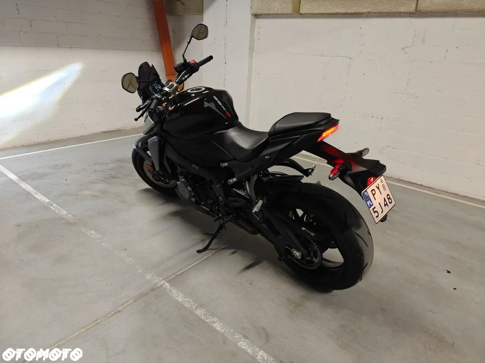 Suzuki GSX 1000 - 8