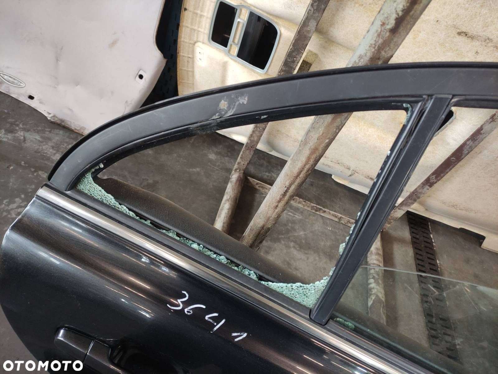 DRZWI KOMPLETNE PRAWY TYŁ AVENSIS T25 SEDAN 209 - 12