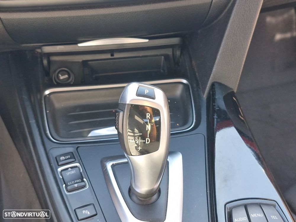 BMW 318 d Auto Line Sport - 11