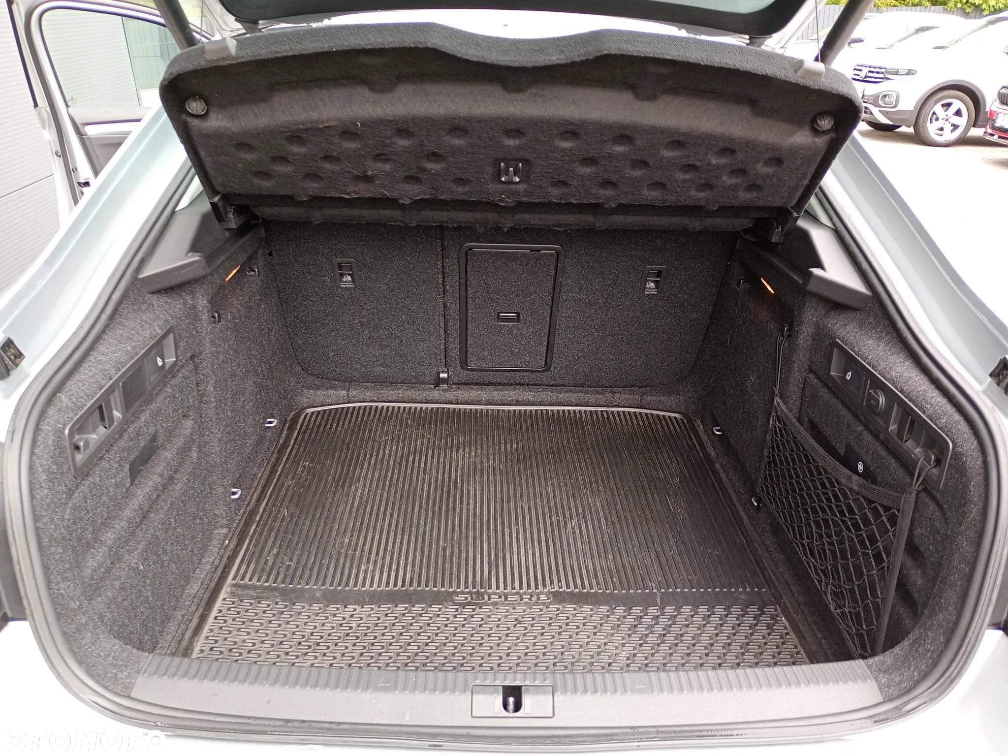 Skoda Superb 2.0 TDI Ambition - 11