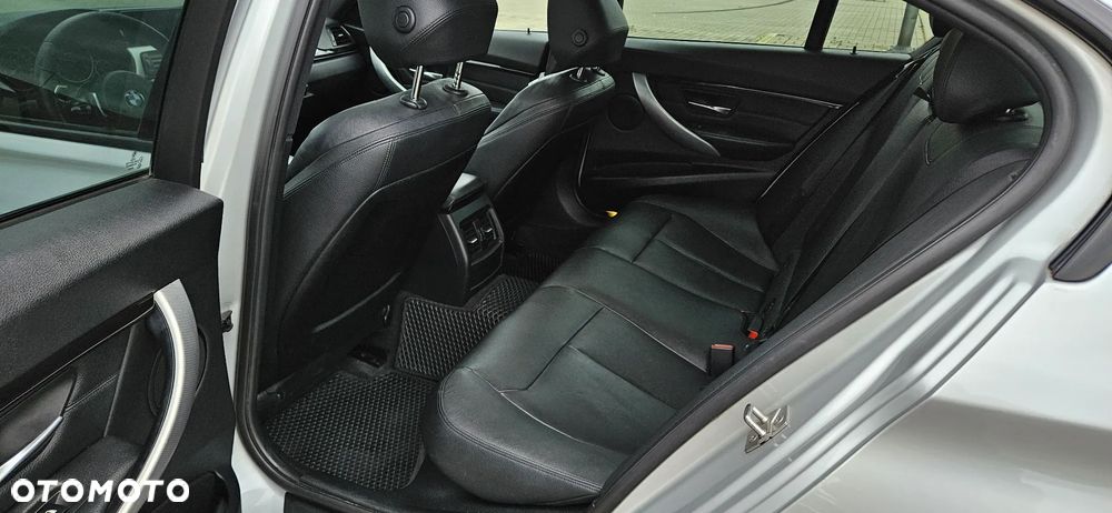 BMW Seria 3 320d xDrive Sport-Aut Luxury Line - 9