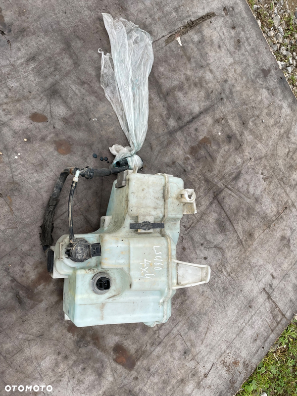 ZBIORNICZEK PŁYNU DO SPRYSKIWACZY LEXUS LS460/LS600 2007-2015
