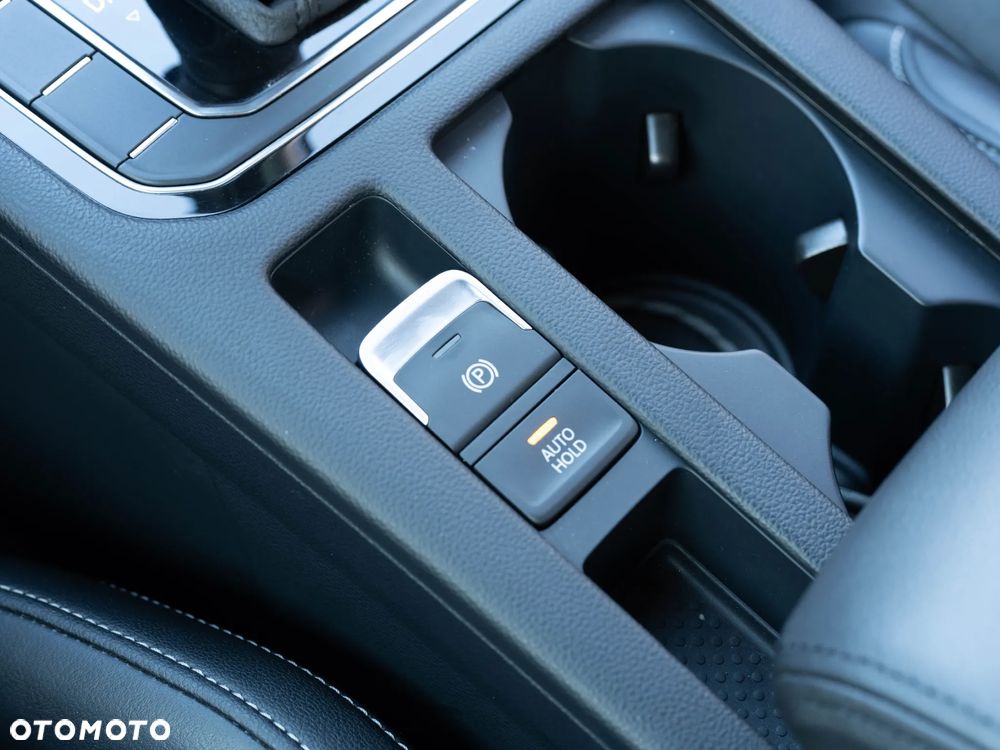 Volkswagen Passat - 36