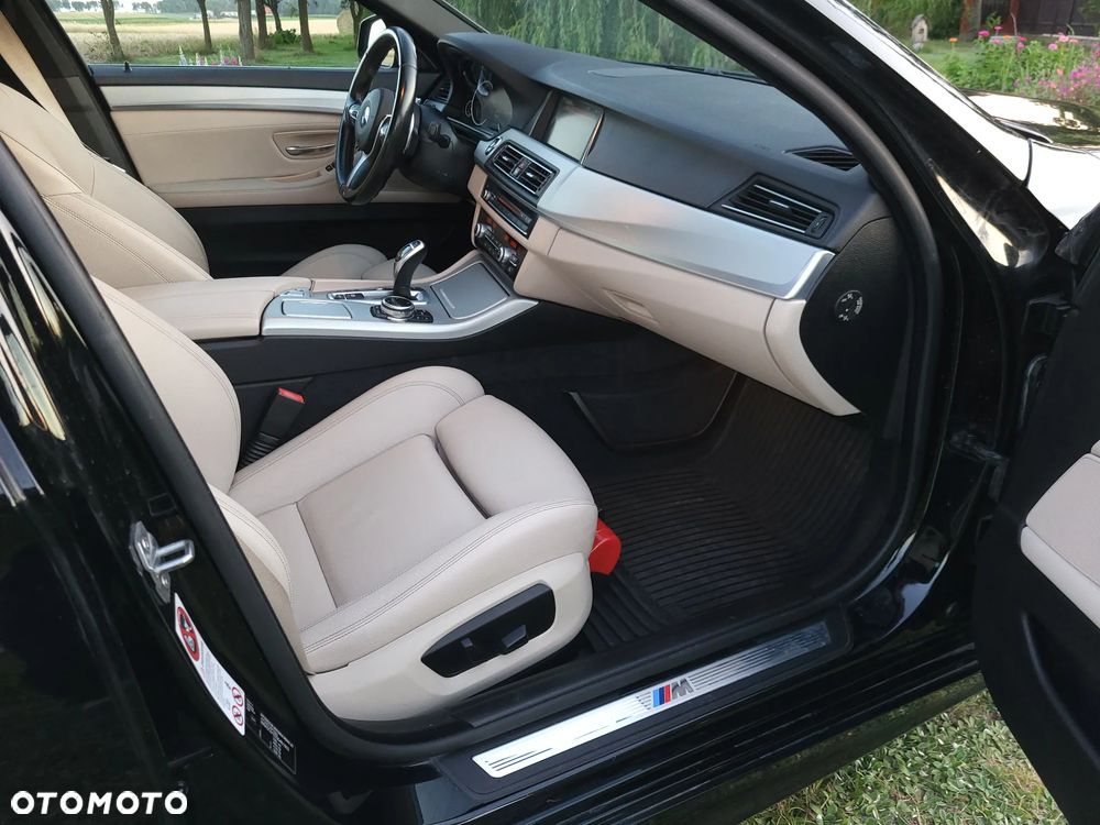 BMW Seria 5 525d xDrive - 22