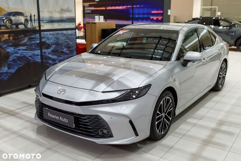 Toyota Camry - 4
