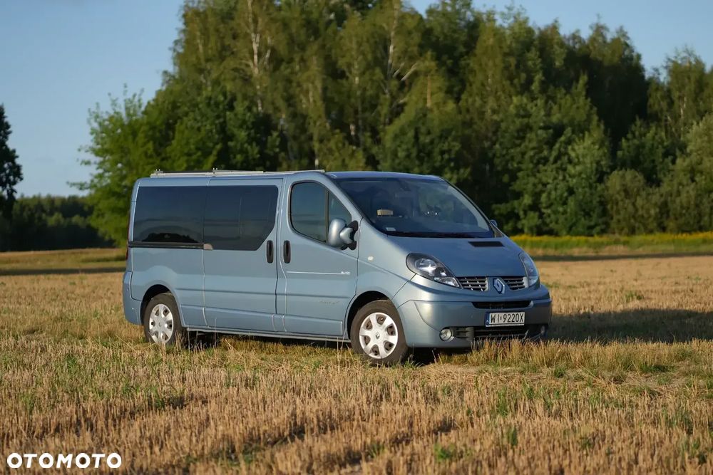 Renault Trafic Grand Passenger Black Edition - 2