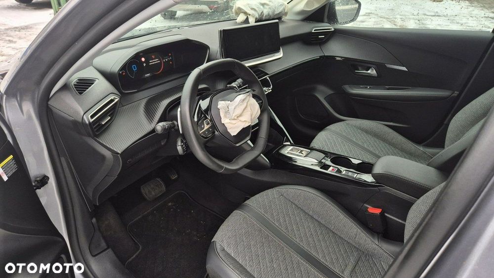 Peugeot 208 - 10
