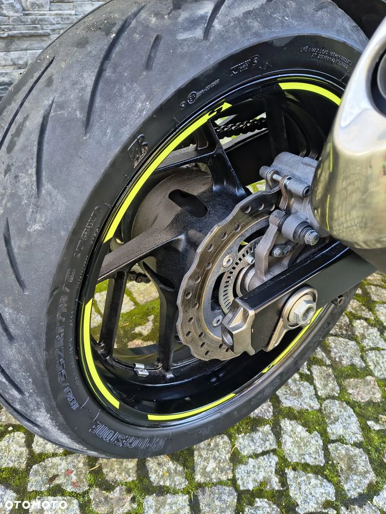 Suzuki GSX - 19
