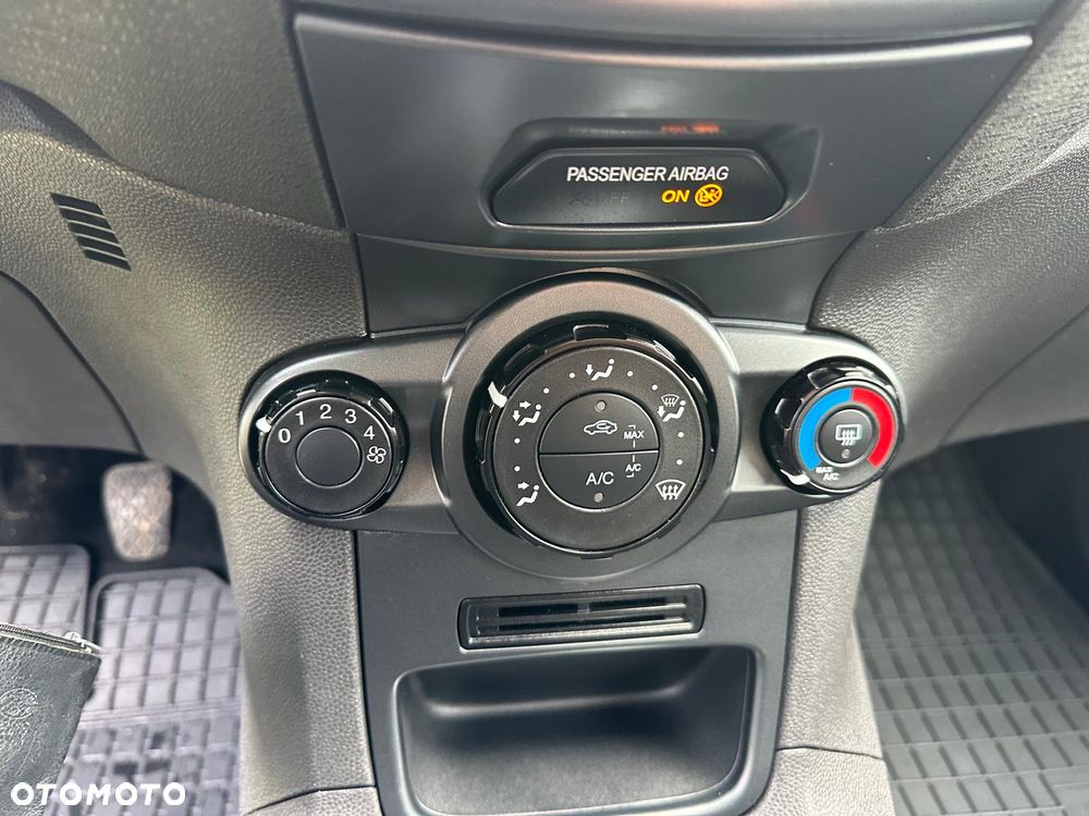 Ford Fiesta - 24
