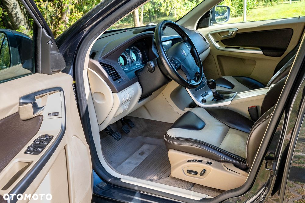 Volvo XC 60 2.4D AWD Summum - 26