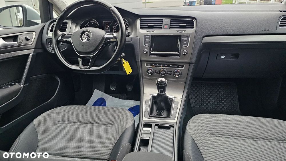 Volkswagen Golf 1.6 TDI BlueMotion Comfortline - 25