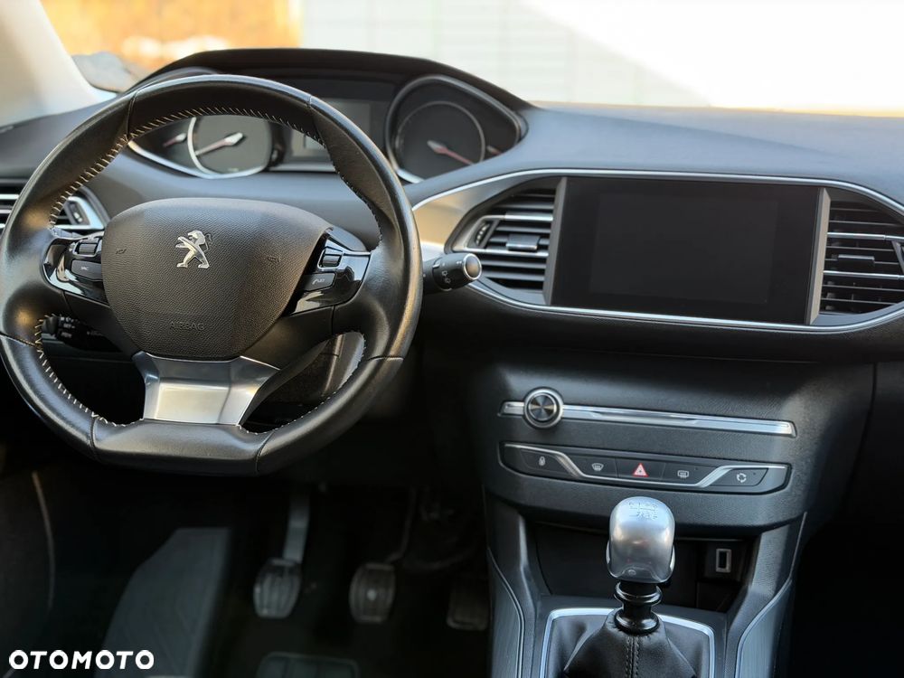 Peugeot 308 1.2 PureTech Allure S&S - 24