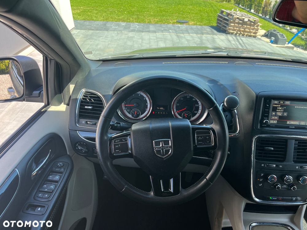 Dodge Grand Caravan - 10