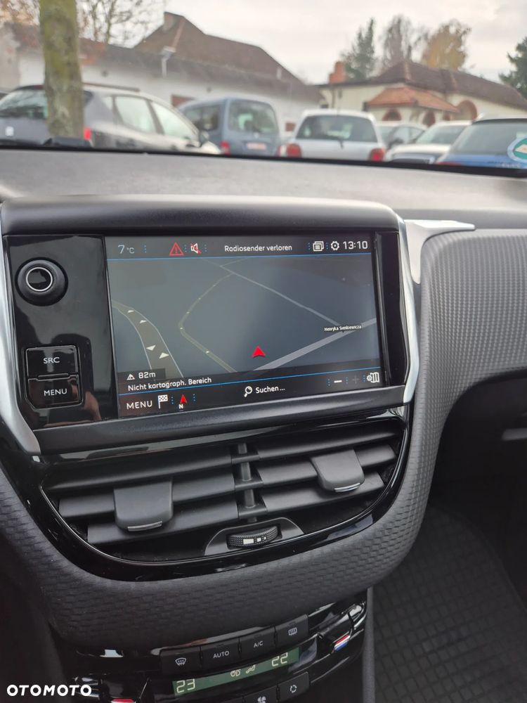 Peugeot 2008 1.6 BlueHDi Allure S&S - 21