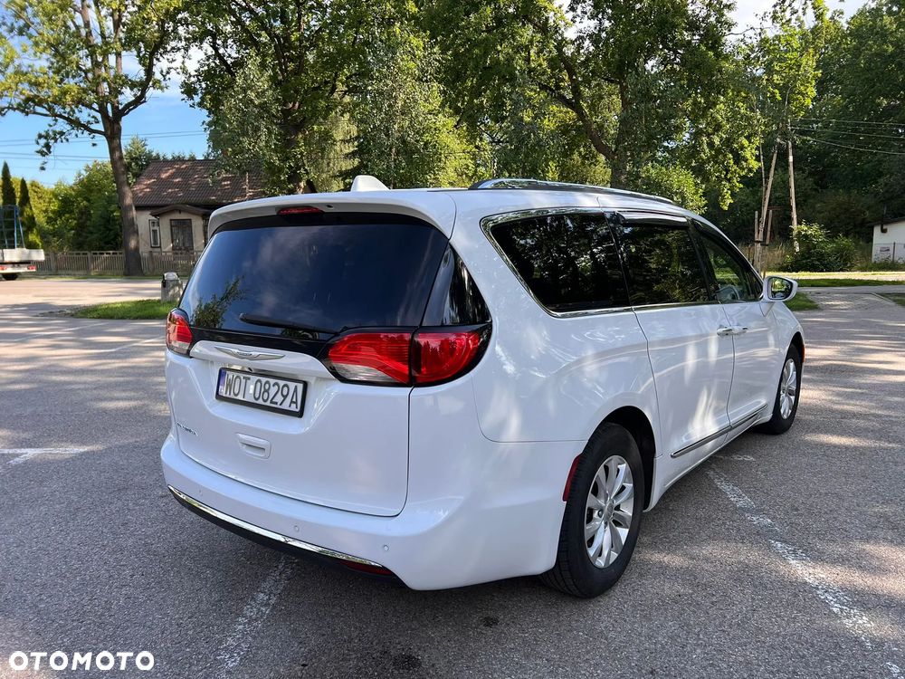 Chrysler Pacifica - 6