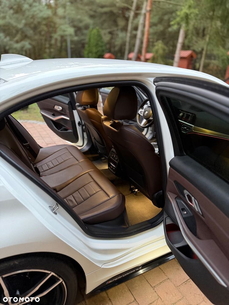 BMW Seria 3 320d xDrive M Sport - 21