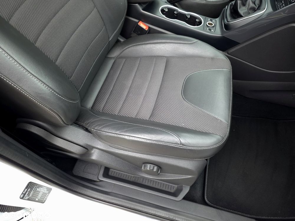 Ford Kuga 2.0 TDCi FWD Titanium - 15