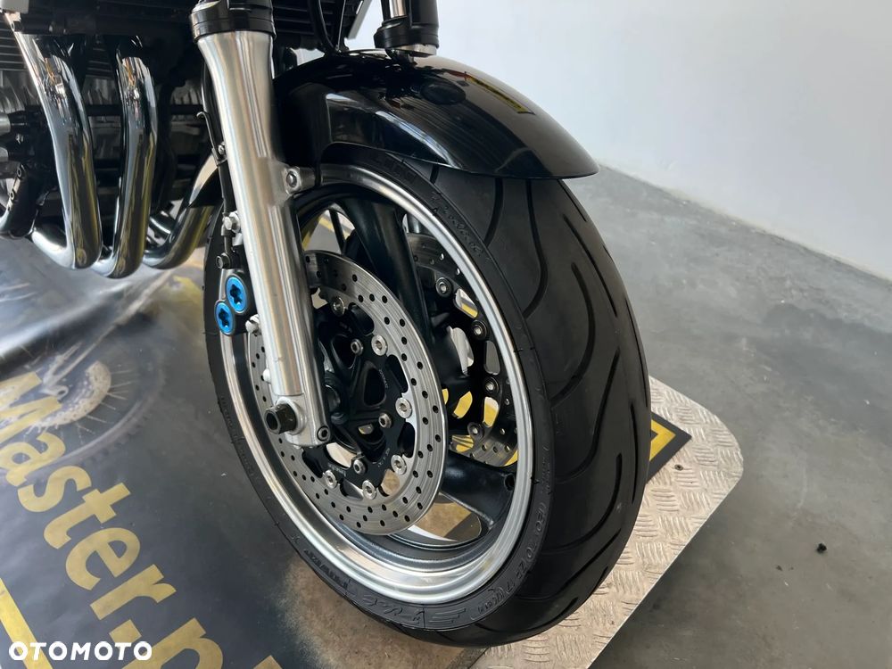 Yamaha XJR - 24