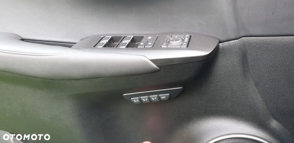 Lexus NX 300h F Sport AWD - 23