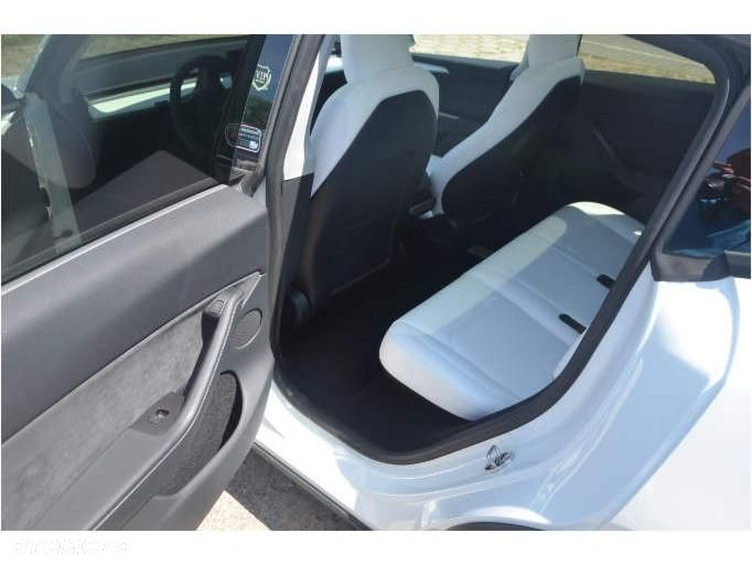 Tesla Y Long Range RWD - 18