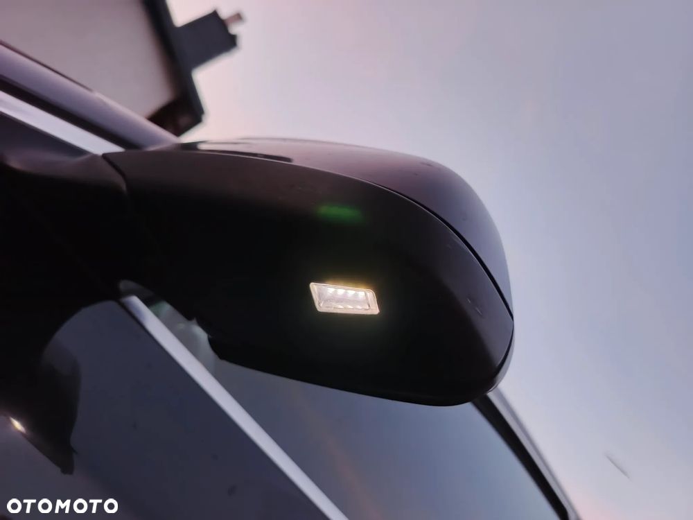 BMW Seria 5 525d xDrive Touring - 36