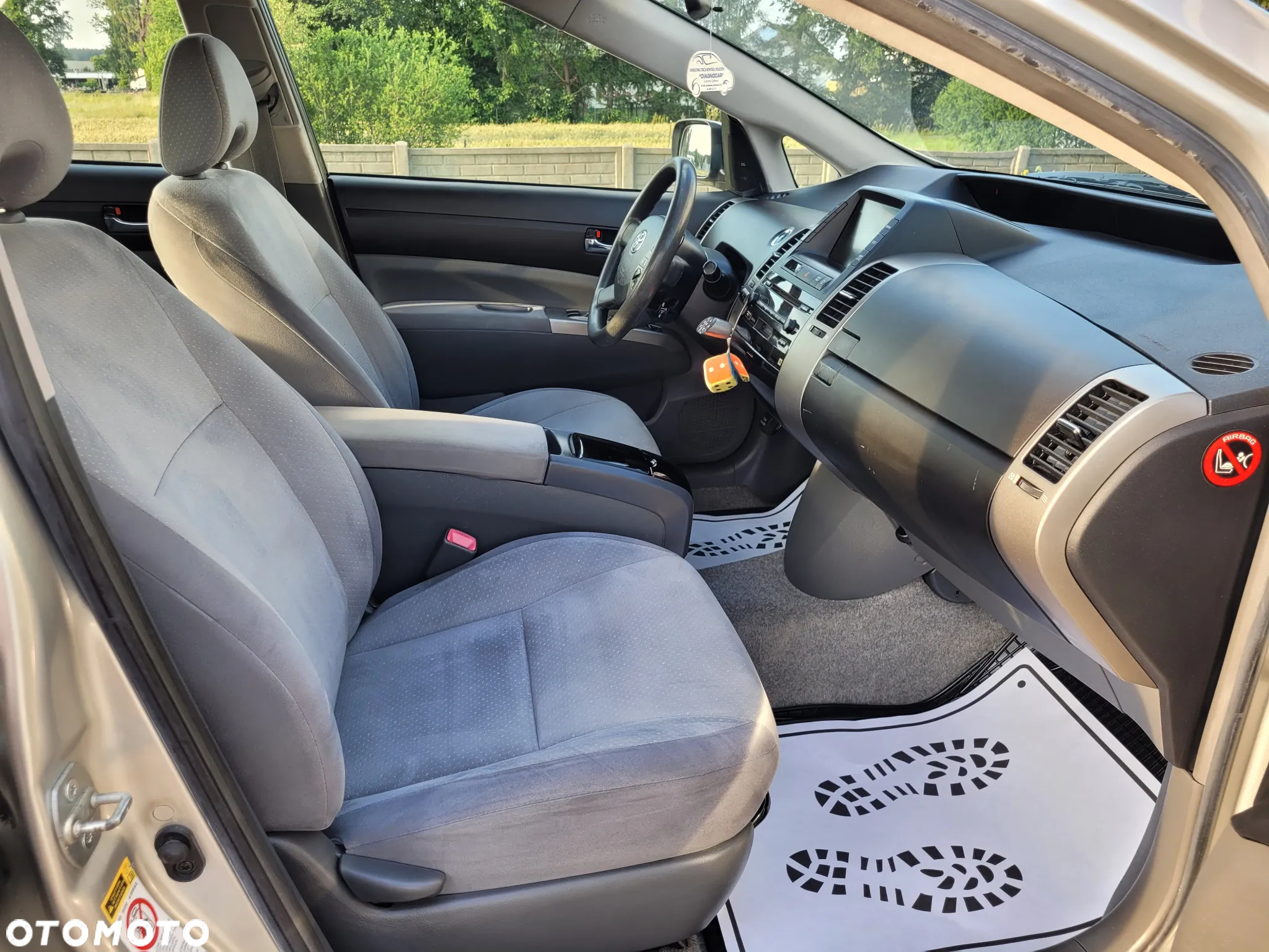 Toyota Prius (Hybrid) - 15